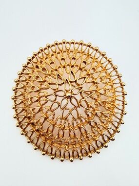 Sarah Coventry Canada Large Gold Tone Filigree Brooch